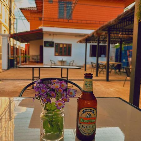 Venn Hostel Vientiane Buitenkant foto