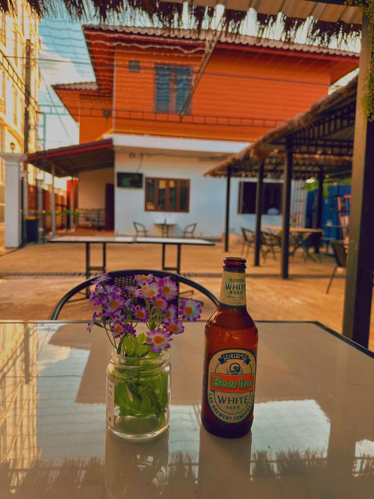 Venn Hostel Vientiane Buitenkant foto