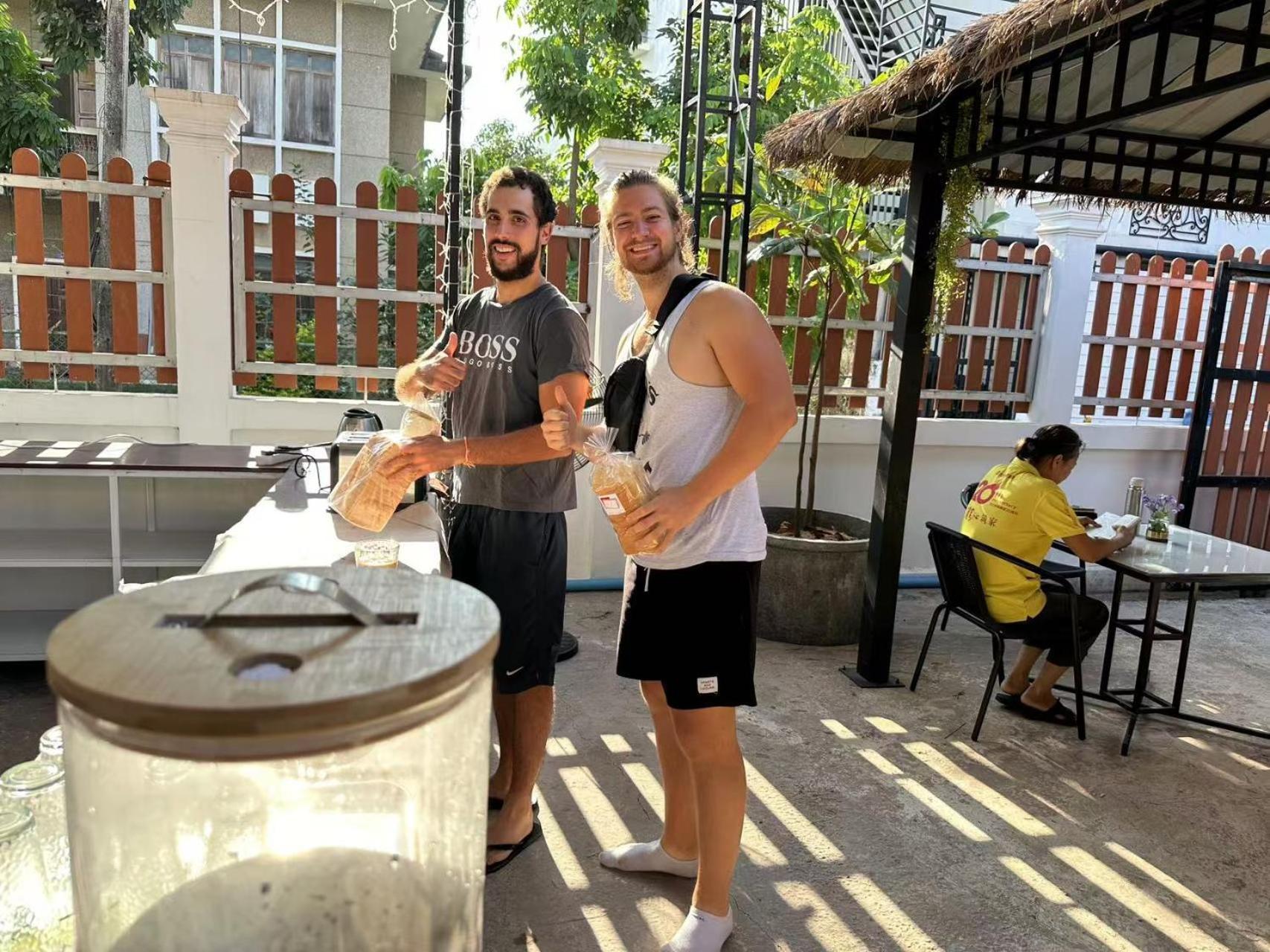 Venn Hostel Vientiane Buitenkant foto