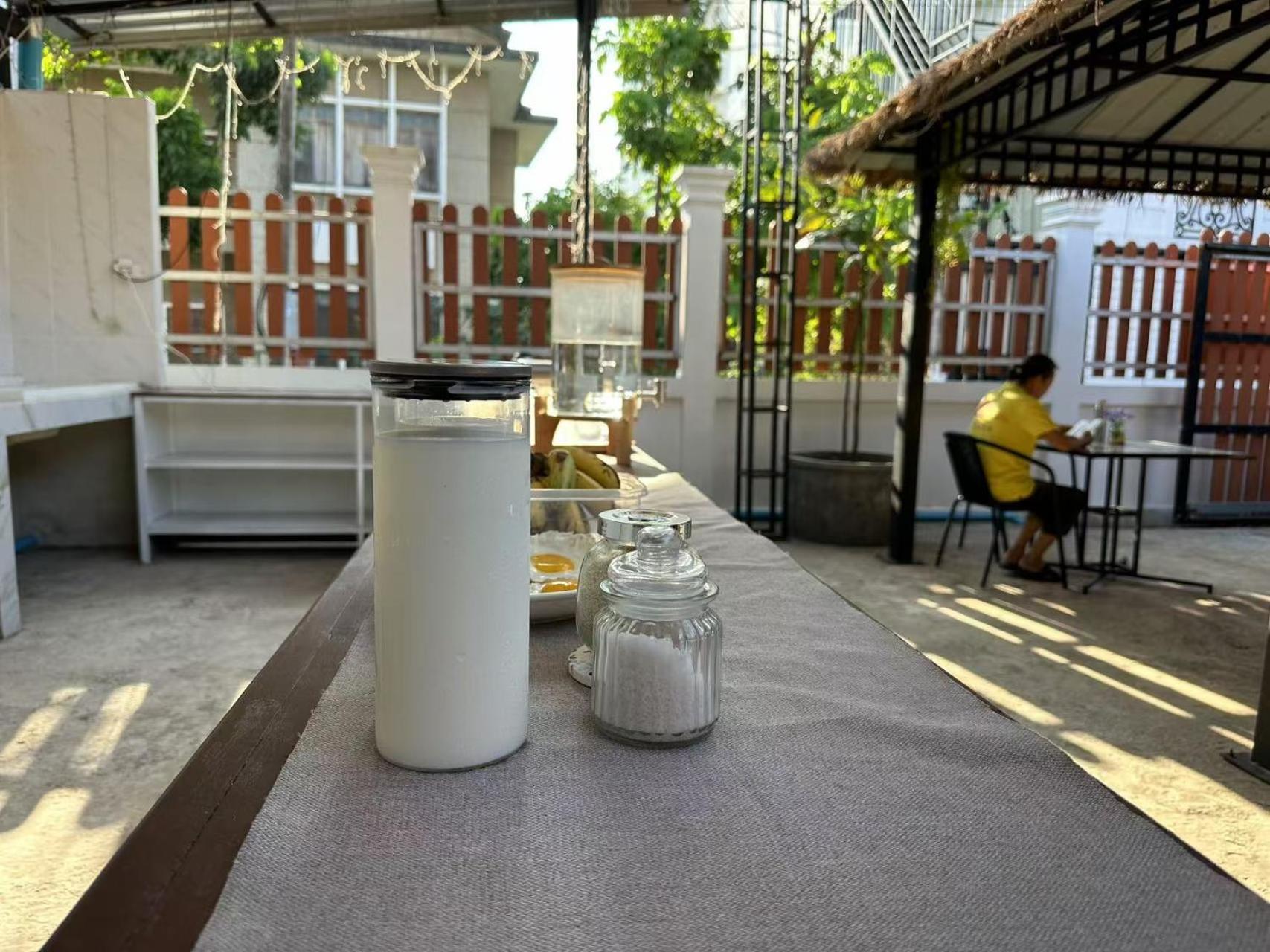 Venn Hostel Vientiane Buitenkant foto